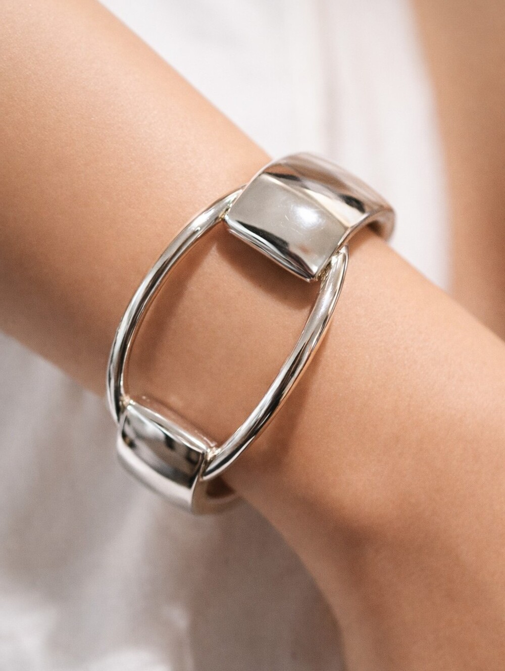 Silver Open Link Statement Bracelet – Modern Women’s Fashion Jewelry